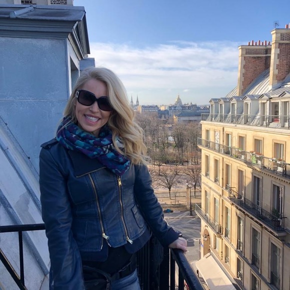 Meet your Posher, Kristin - Picture 2 of 2